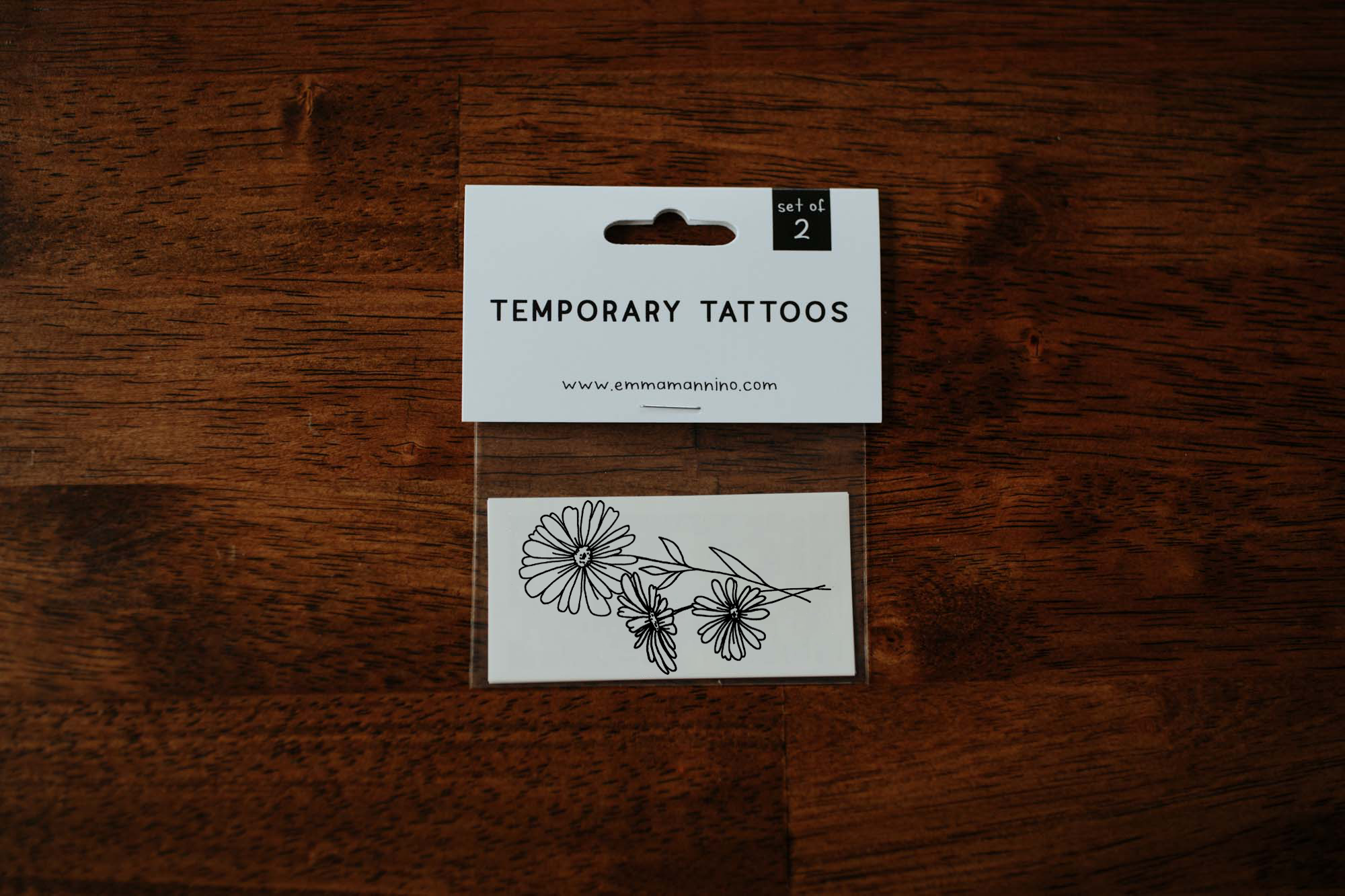 April Birth Flower - Daisy - Saint & Company - April Birth Flower - Daisy Temporary Tattoos